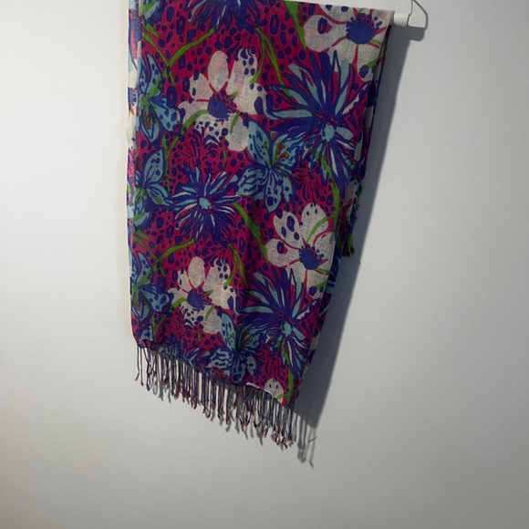 Lilly Pulitzer Resort Scarf - Picture 2 of 4